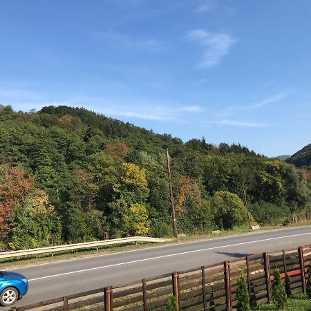 La Butuci Hotel Tirgu Ocna Bagian luar foto