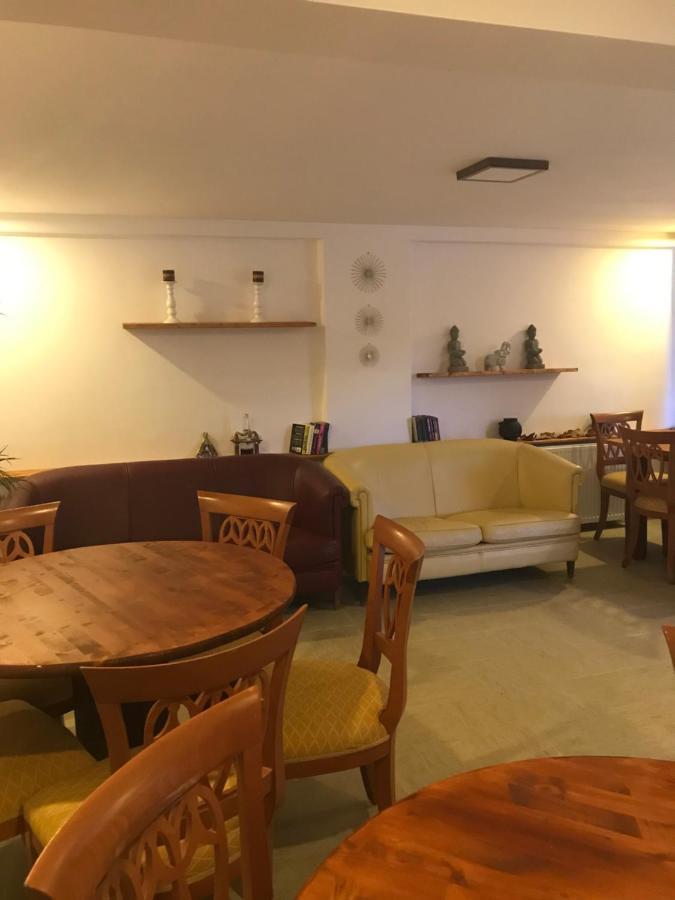 La Butuci Hotel Tirgu Ocna Bagian luar foto