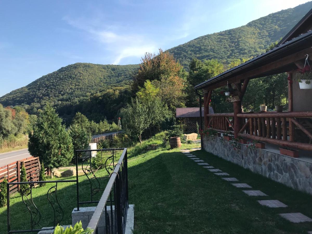 La Butuci Hotel Tirgu Ocna Bagian luar foto